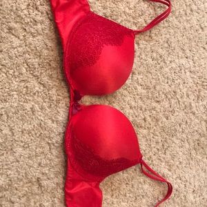 Red VS bra